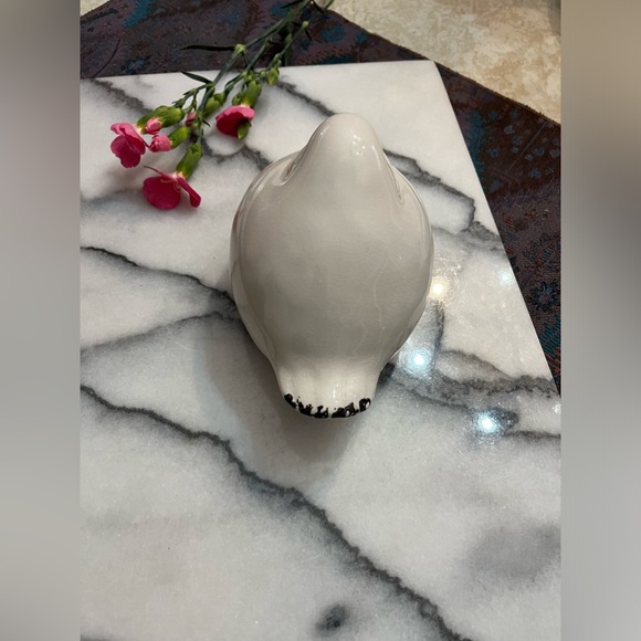 Benzara Alluring Nesting Glossy White Ceramic Bird w black textured beak - Picture 5 of 7